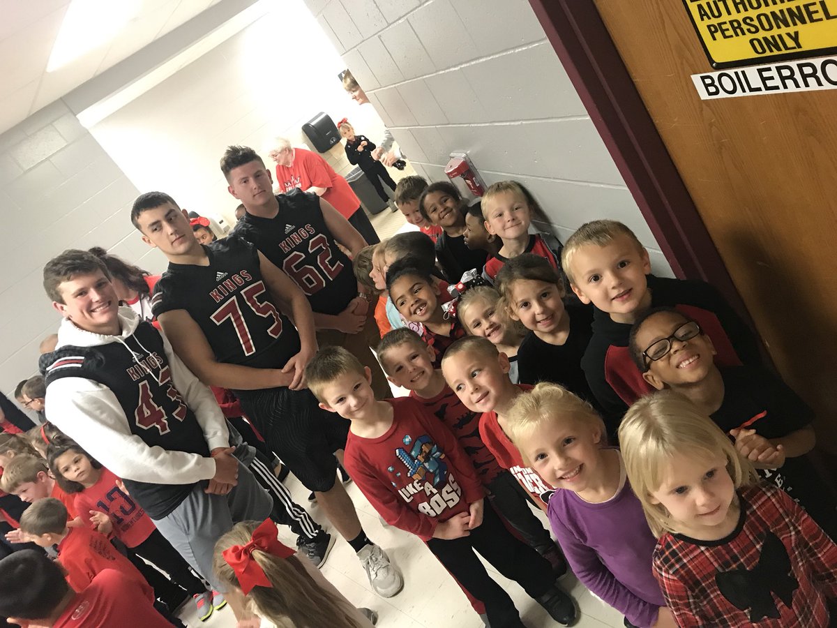 millerstrong20's tweet photo. #CCSDpride #Whittier ✔️tailgate party for Homecoming 2018! @SShepReads https://t.co/dS8wJugTiA