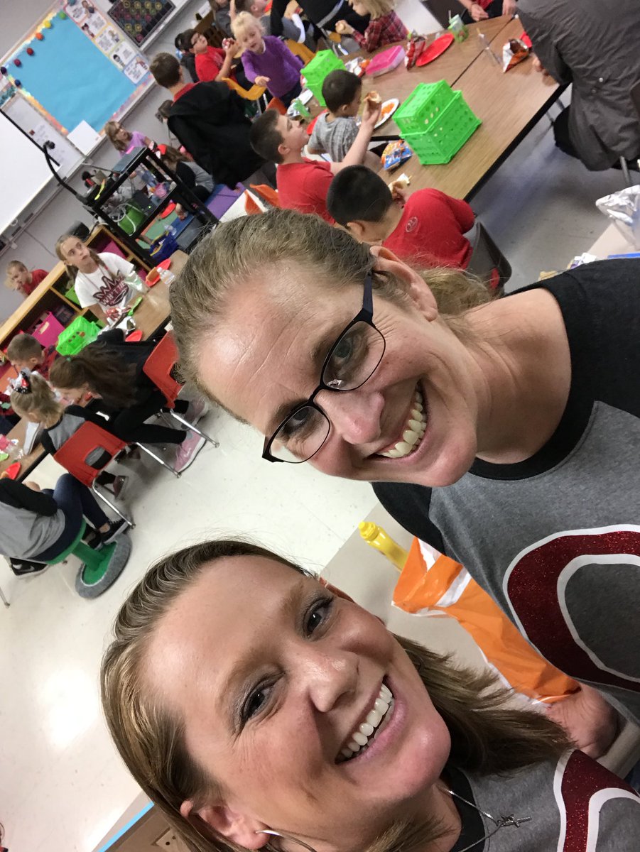 millerstrong20's tweet photo. #CCSDpride #Whittier ✔️tailgate party for Homecoming 2018! @SShepReads https://t.co/dS8wJugTiA