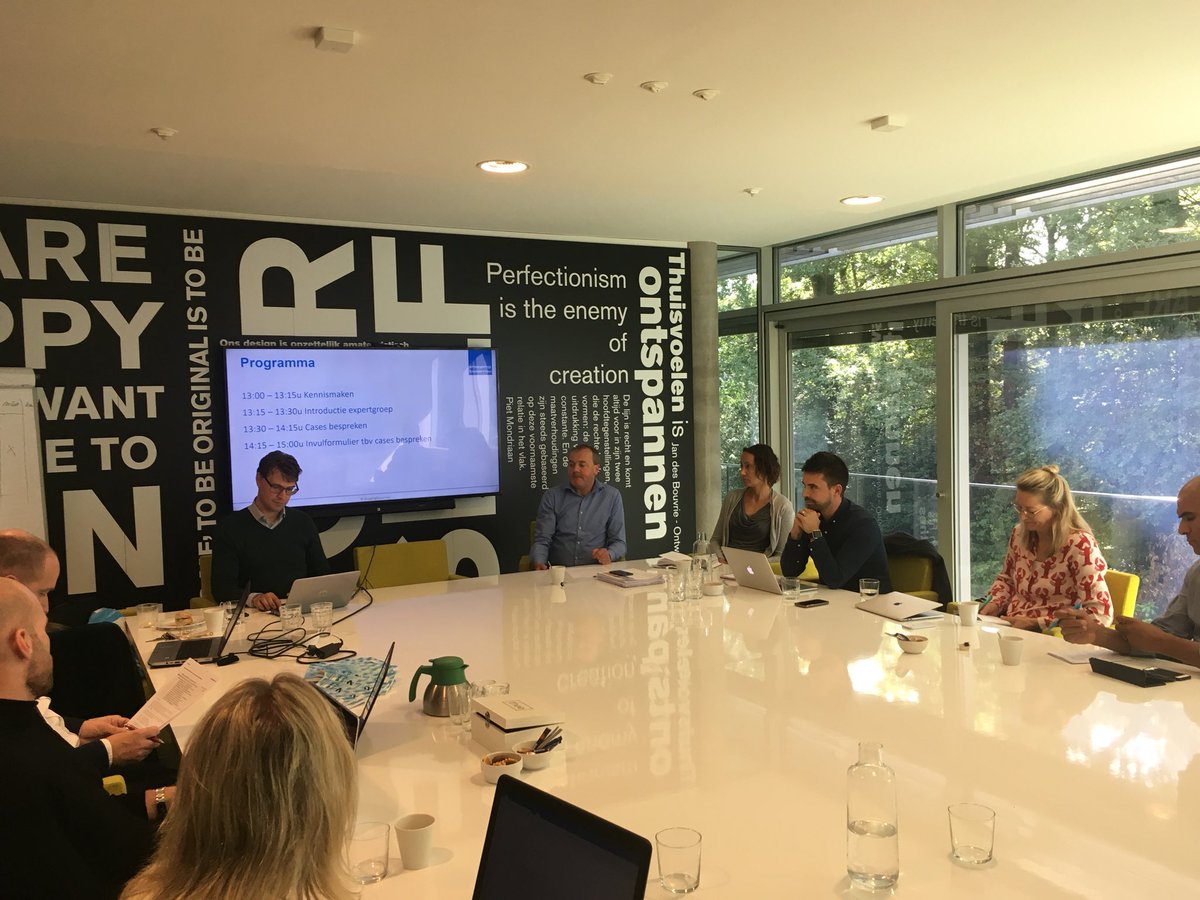 Mooi einde van een week vol #retail inspiratie => De eerste bijeenkomst van de <a href="/ShopTomorrow/">ShoppingTomorrow</a> expertgroep innovatie retail technologie. Fijne club, mooie cases en heel veel wil om de sector op weg richting toekomst te helpen. 💪 #retailrenaissance
