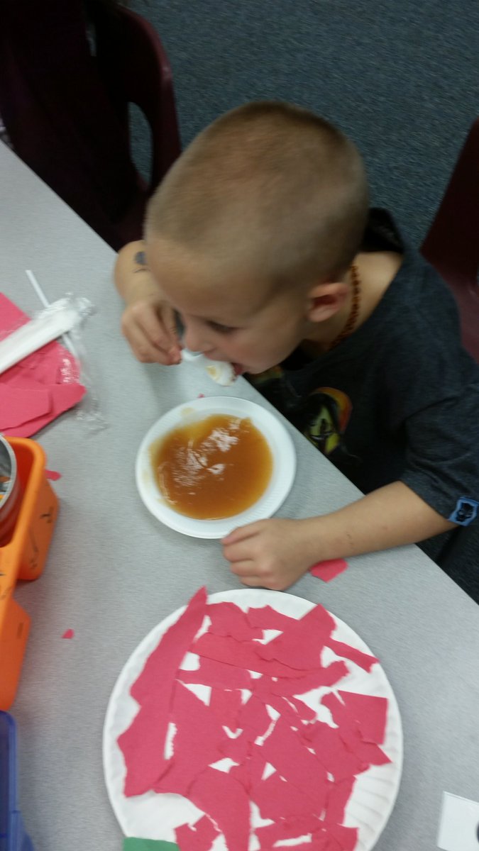 AprilReny1's tweet photo. Our Crock Pot Applesauce was delicious. #ccesdukes #iamcucps https://t.co/nKGoJnEY1I