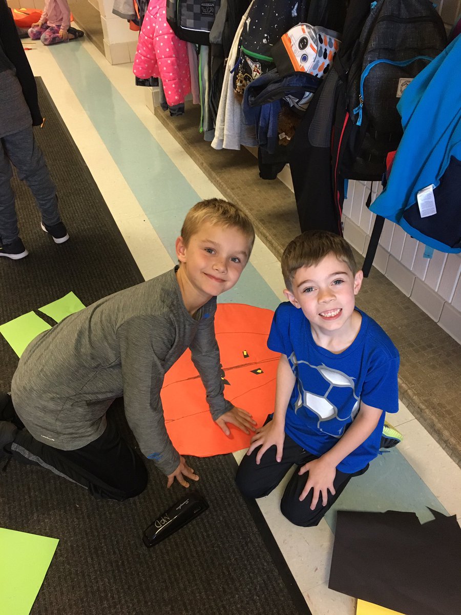 andrewvollmuth's tweet photo. Great @NHKnights tradition. @NH5thsies helping their @NHfirstgrade buddies create pumpkins to help celebrate the fall! #nhislearning https://t.co/uL9hGvYmMO