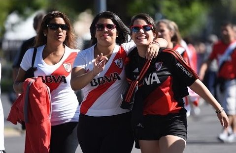Las mujeres, invisibilizadas en el spot institucional por el #DiaDelHinchaDeRiver 
Hablamos con las referentes de <a href="/RiverFeminista/">River Feminista</a> que dieron su opinión sobre el video
bit.ly/2OW8w1l