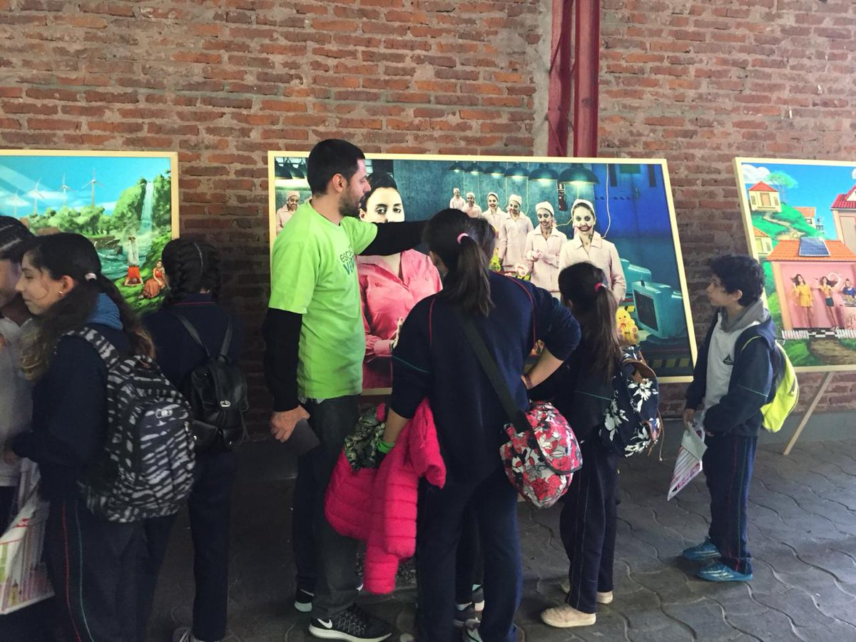 AngieGPizarro's tweet photo. #ConsumoDescarte sigue girando y nos invita a repensarnos como consumidores. Podés conocer más del trabajo de las escuelas junto a #MarcosLópez hasta el sábado en el Dorrego #VivíSustentabilidad   #EscuelasVerdes https://t.co/S5siCiQj9P