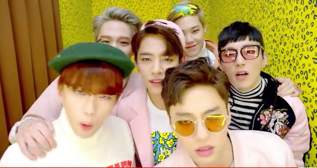 moonsburger's tweet photo. Şapşik hallerini de özledim 😭😭
#StayStrongBAP
#BAP_ARE_6 https://t.co/6FdhnmYNs0