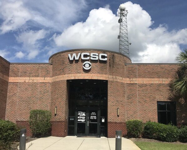 cofcwx's tweet image. This semester’s Broadcast Meteorology class visited @Live5News today to gain some hands-on WSI and chroma key experience. Many thanks to @BILLWALSHTV! #cofcwx #metstudents