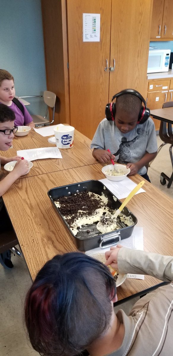 BertyHeather's tweet photo. Cooking Club with Elementary Scholars. Working as teams. Dirt Pudding=SUCCESS! @SandersSELF @TarynJRichard https://t.co/laiPVSl9c5