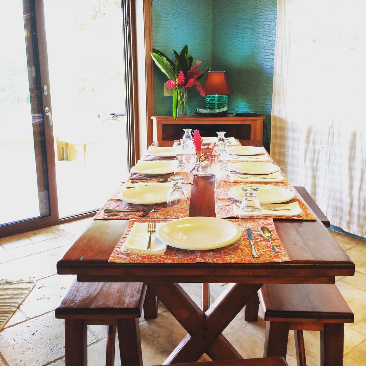 LalizeRoatan's tweet photo. Dinner, anyone? Dine at L'Alize. 
#RoatanVacations #WestBayVacationHomes #RentalsByOwner #IslandLife #CaribbeanVacation #RoatanVillas https://t.co/3o85sQ0xqc