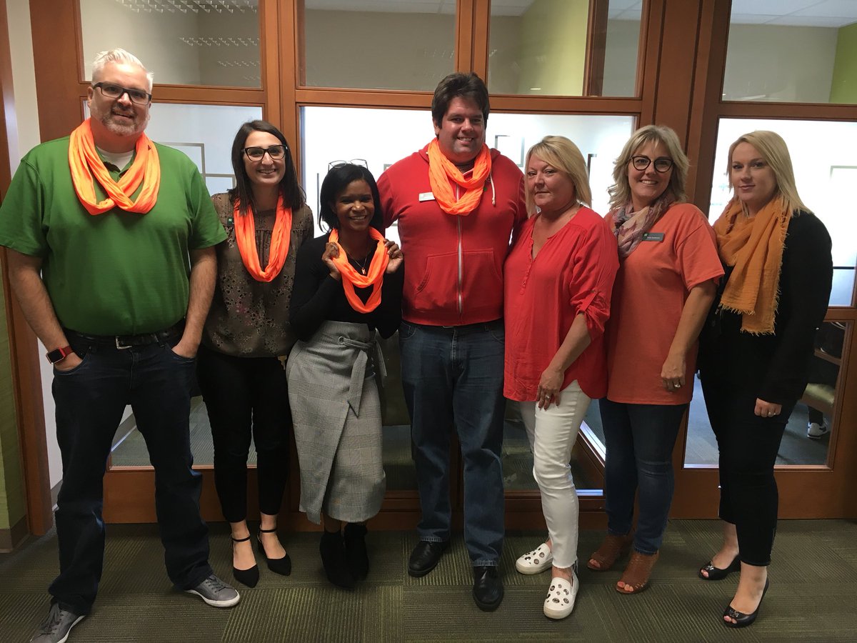 joancollin2's tweet photo. Branch @ApplebyTD #0162 showing support for orange shirt day! @AIacobelli_TD @TD_MSnow https://t.co/Dr5xvWM49D