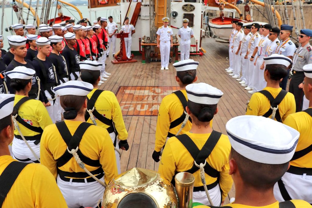 aeronavalpanama's tweet photo. Con una Especial Ceremonia Protocolar recibimos en nuestro País a las tripulaciones de los Buques #ARMCuauhtémoc #México 🇲🇽y #BAEGuayas #Ecuador 🇪🇨 Comisionado José De Jesús Rodríguez da la cordial bienvenida a Panamá por parte de nuestra Institución, un Honor recibirles 🇵🇦 https://t.co/YwHxNF0oKV