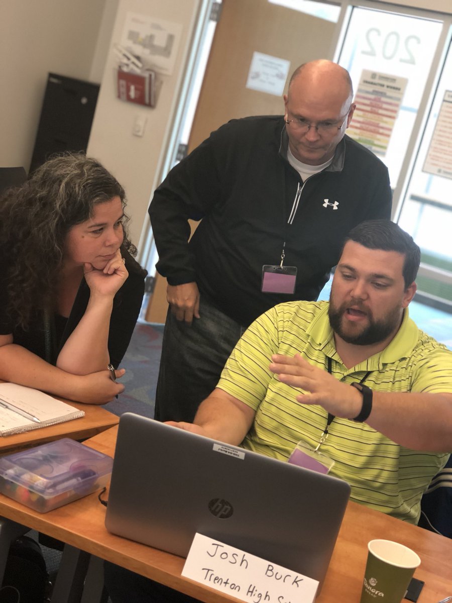 RKT_HOPE's tweet photo. Mentors empower each other with synergy and best practices of online learning training at  Madison Carver Academy #MichOnlineMentors @HusaMusesOn https://t.co/hx0lMQ5ucf