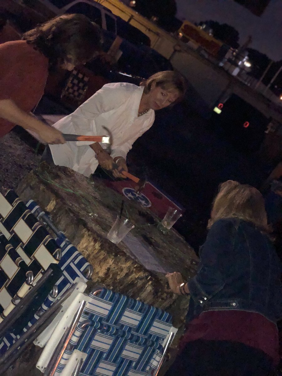 ExecSpeakers's tweet photo. About last night...#bestteamintown💯 #workhardplayhard #HappyBirthdayESB #MemphisBestPlacestoWork #framily #25yearsofESB #execspeakers https://t.co/nqb2tOy1ub