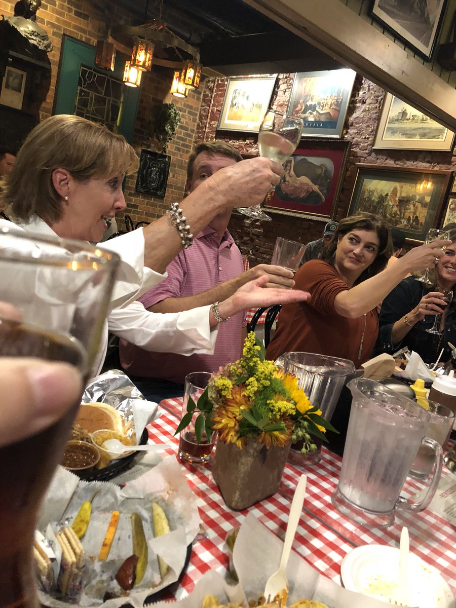ExecSpeakers's tweet photo. About last night...#bestteamintown💯 #workhardplayhard #HappyBirthdayESB #MemphisBestPlacestoWork #framily #25yearsofESB #execspeakers https://t.co/nqb2tOy1ub