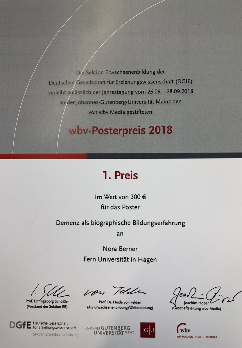 wbv_de's tweet photo. *Trommelwirbel* Herzlichen Glückwunsch den Preisträger:innen vom #wbvPosterpreis der Sektion #Erwachsenenbildung @DGfE_eV 2018 an der @uni_mainz #EB2018 https://t.co/thmKsRfRrF