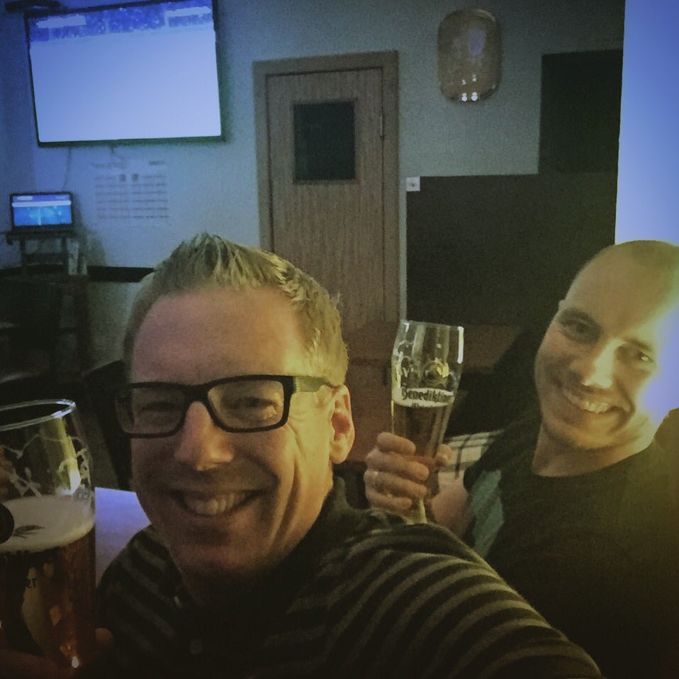 Elbert_ManU's tweet photo. Bundesliga-Friday: Supporting FCB!
Never give up. Keep on fighting.💪🏻⚽️🍻⚽️💪🏻

#bundesliga #bscfcb #fcbayern #fcb #miasanmia #herthabsc #benediktiner #weiterimmerweiter #nevergiveup #keeponfighting #sterndessuedens #forevernumberone https://t.co/yBP0G6jtpm