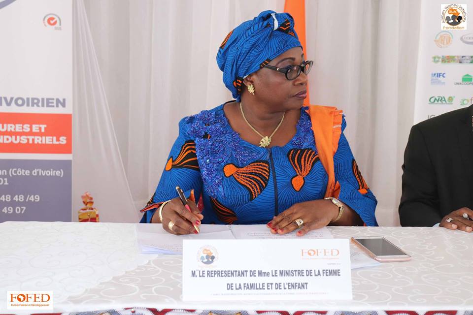 AwiFondation's tweet photo. #Fofed2018 [Cérémonie d'ouverture]
Allocution du Dr Binaté Namizata Fofana,DG de la Promotion &amp; de l’Autonomisation du ministère de la famille ,de la femme &amp; de l’enfant, représentante du Pr Bakayoko Ly Ramata &amp;de M. Ndri  Apiah Raymond, représentant du ministre de l’agriculture. https://t.co/IwHsvGGejD