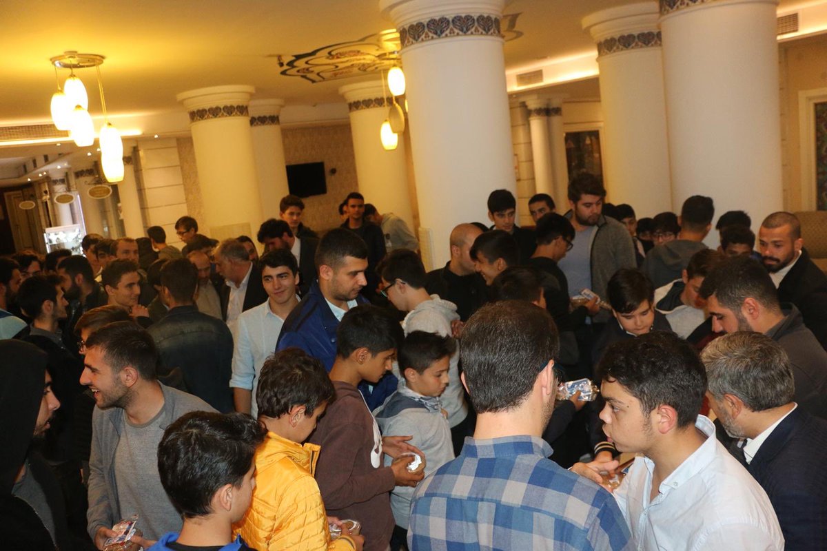 Ümraniye Belediyesi Gençlik Meclisi Olarak “Muharrem Ayı ve Âşura’nın Fazileti” Adlı Söyleşi Programını Gerçekleştirdik. Desteklerinden Dolayı Belediyemize ve Belediye Başkanımıza Teşekkür Ederiz.