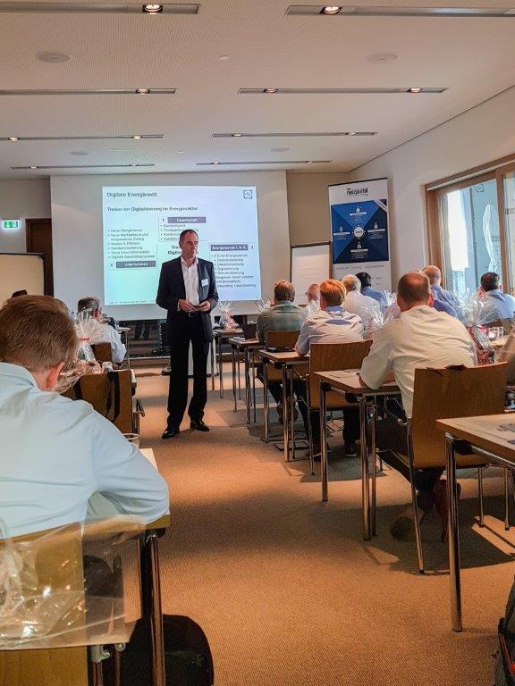 OliverDoleski's tweet photo. Würzburger Versorgerkongress 2018 - wunderbare Location, hervorragende Organisation und fachkundiges Publikum. Großes Lob an das Team von #iTiZZiMO . #WVK18 mit Keynote #Utility40 von @OliverDoleski #FiduiterConsulting https://t.co/uwpKsMnETv