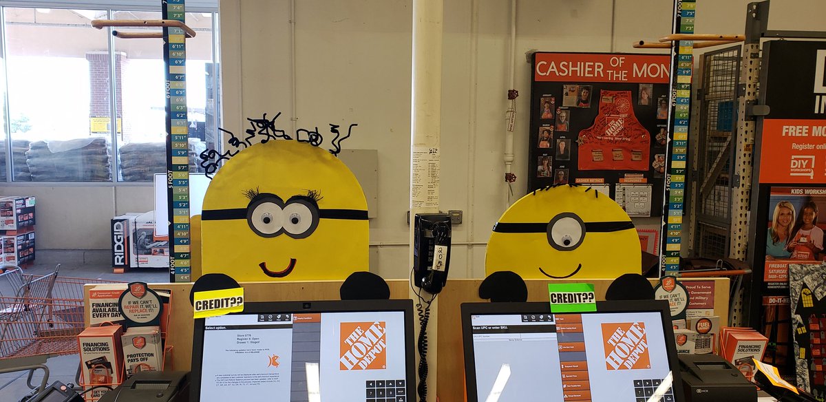 christina0412's tweet photo. #hd0776 what do I see one two three and more minions hanging around the front end ready for #cam2018.Lets do this https://t.co/YYp998S3gm