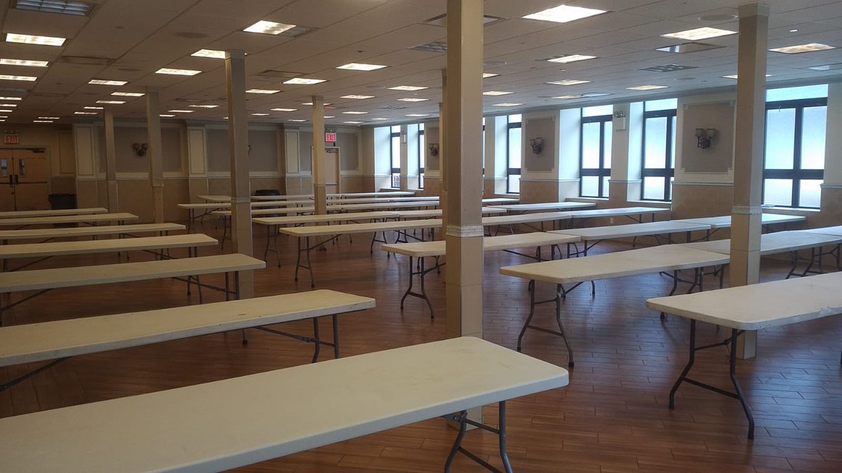HQSatmar's tweet photo. Satmar Williamsburg School buildings are getting ready to accommodate the over 1,000 foreign guests who flew/flying in to be with Satmar Grand Rebbe Aron during #ShminiAtzeres #SimchasTorah In Williamsburg, Brooklyn https://t.co/yEwjdqQlfW