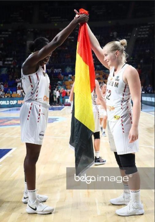 VirgLef's tweet photo. Congratulations #proud #revenge #belfra #FIBAWWC2018 #belgaimage #belgianflag #girlpower@TheBelgianCats @AnnWauters12 @MestdaghKim @HanneMestdagh @EmmaMeesseman @JulieVanloo5 https://t.co/C32FJP5HWL