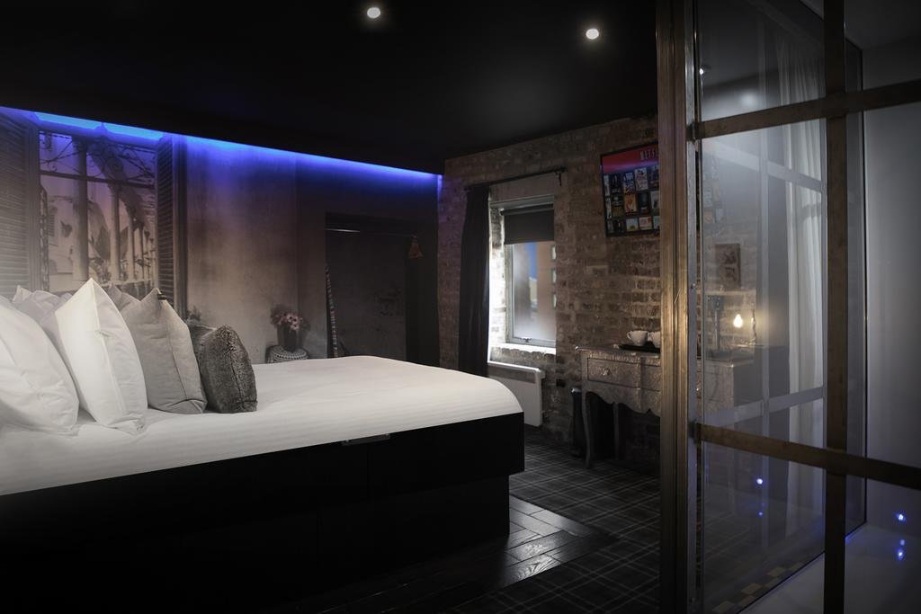 BBA_Leeds's tweet photo. Coming to Leeds soon?

Fancy staying in Luxury?

Look no further than Briggate Boutique!

Book now! https://t.co/ppPaGsGAER