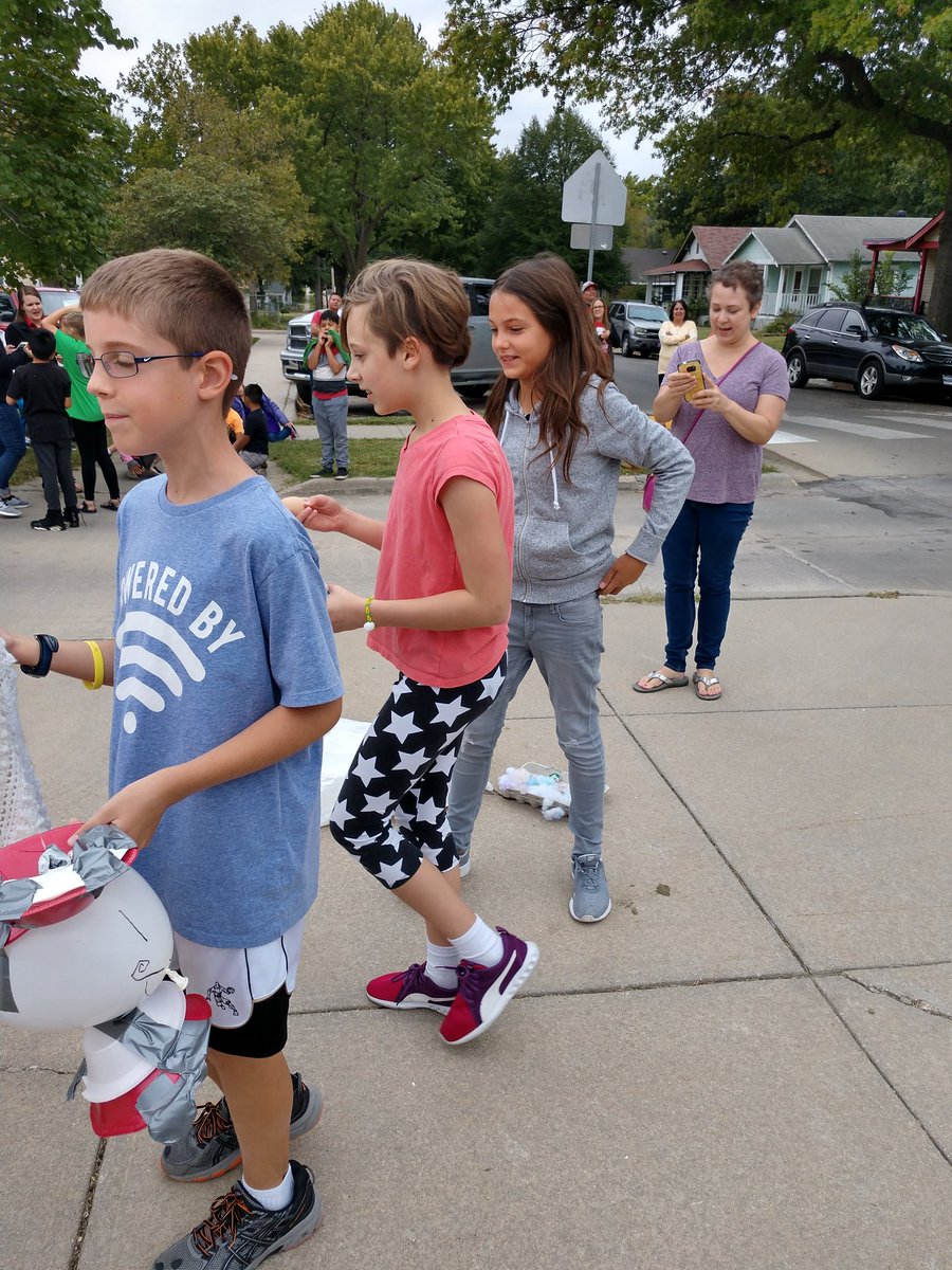 loriheins24's tweet photo. Pictures from today's Egg Drop! #EmporiaProud #WalnutPatriots https://t.co/D6Mu07Wagf
