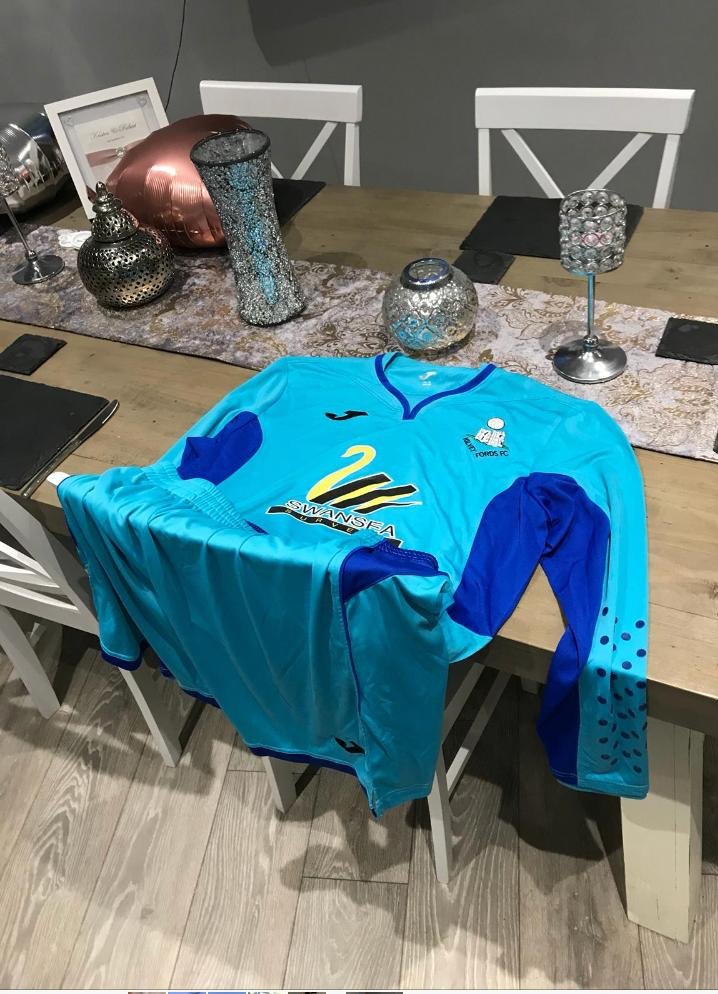 Upgrade for the lads! 
Thanks to our very own Edwards and Jamal at SwanseaSurveys for the sponsor! And also to <a href="/jgtotalteamwear/">James Goshawk</a>
Modelled by the man himself <a href="/tyrrell_matthew/">Matthew tyrrell</a> 
#UpTheVey