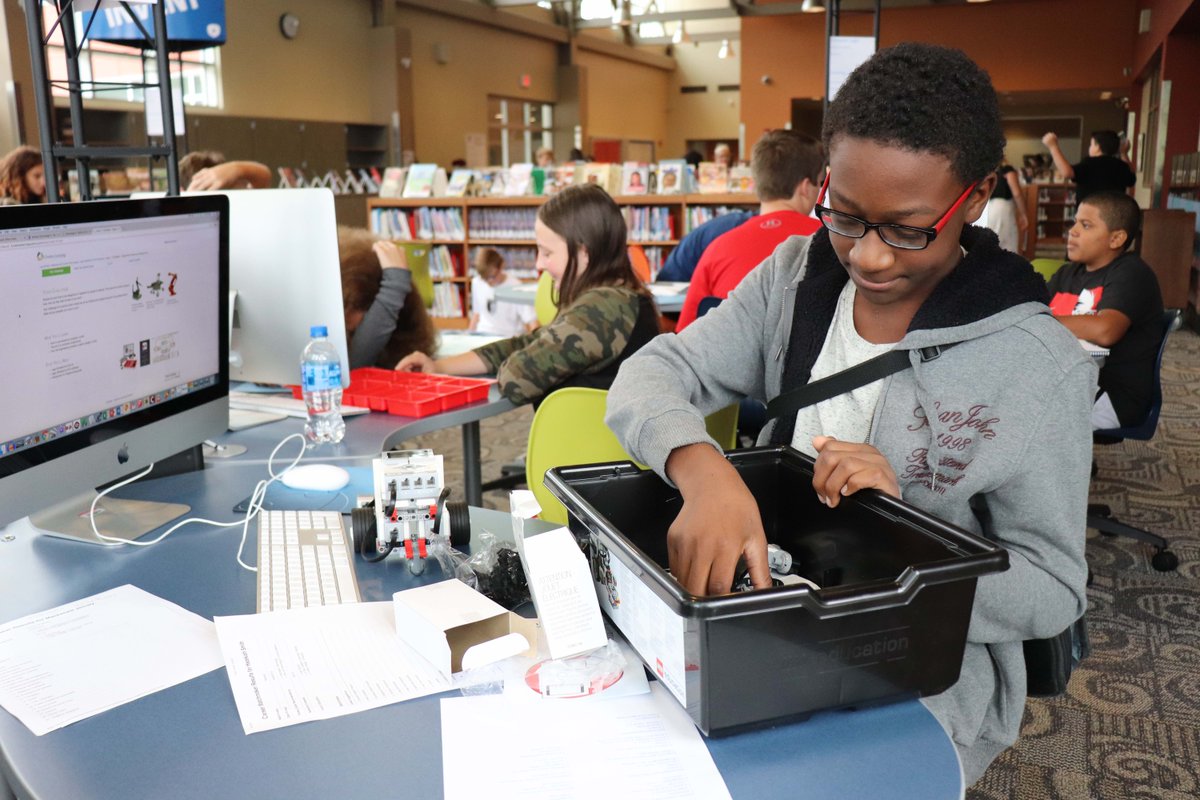 zilliedtech's tweet image. This is how your workforce learns. This is your future workforce, in this your futurelab. bit.ly/2xWLArj  #stemsmartlab #caedtech #furtureworkforce #ladieswholead #wslforum @SmartLab_tweets @ACSA_info