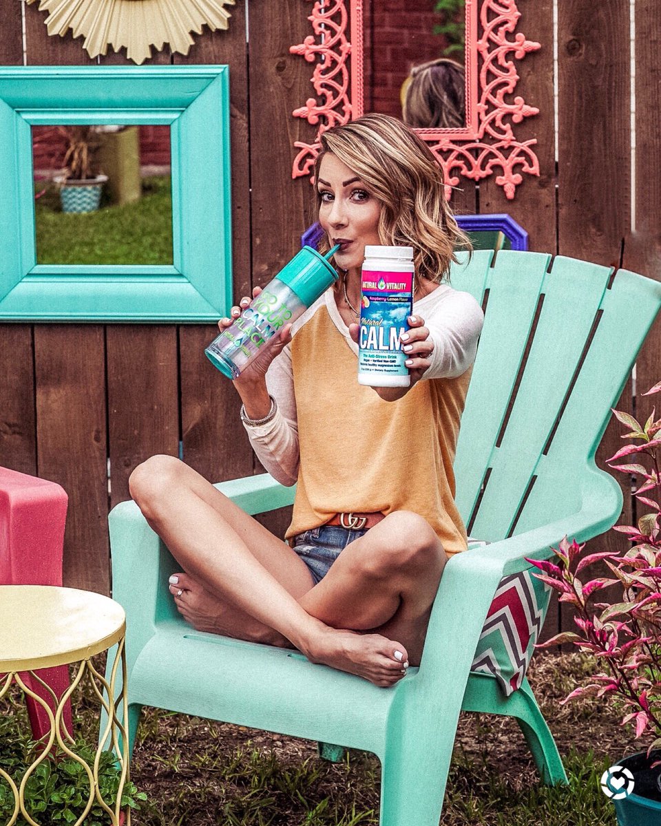 MichelleBWest's tweet photo. #GoToYourCalmPlace with me with @NaturalVitality's CALM, a fruity powder that promotes healthy magnesium levels and balances calcium intake when mixed as a drink. Plus, it tastes good! #ad https://t.co/mUp83yCHzt