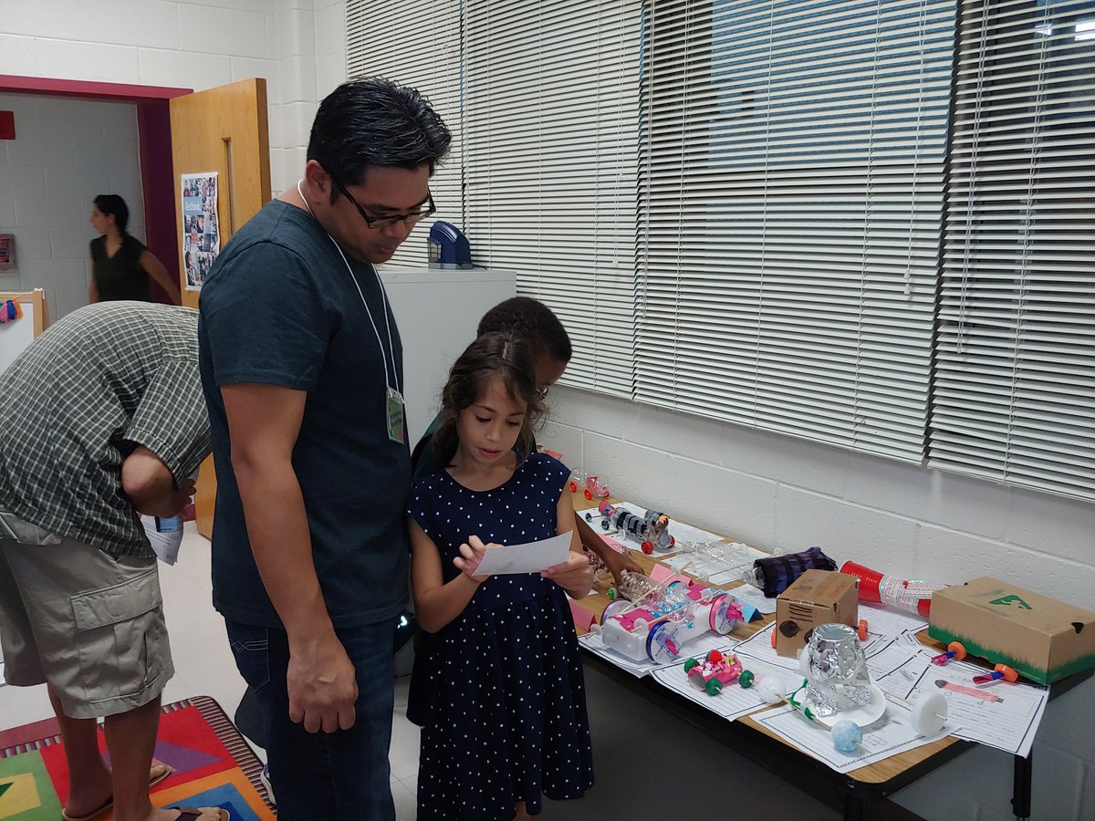 CAlexanderAPS's tweet photo. Parkside Pandas Power Up with PBL! #activestudentengagement #ParksideparentsROCK!  @principalfoster @DrEmilyAMassey @APS_K5Science @KateNailsAPS https://t.co/UVKJUVKpUn