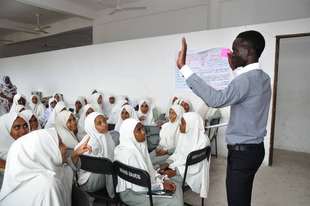 KimathLilian's tweet photo. Kengele ya Binti was successful at Msasani Islamic secondary school empowering 75 young women uplifting their potentials and raising awareness on GBV in rape and sexual harassment #kengeleyabinti #ForwardUk #Tuwezesheakinadada #Cdf #endGBV https://t.co/M8vWyxeDnm