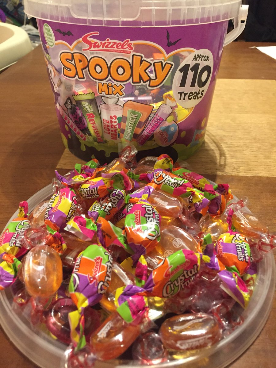 BerryBeBeauty's tweet photo. Very disappointed in this Halloween sweet mix tailored for 3yrs upwards but contains 42 hard boiled sweets out of the 110 in the tube. They don’t even have them on the outer packaging @SwizzelsMatlow #spookymix #Halloween https://t.co/10aFkjXK36