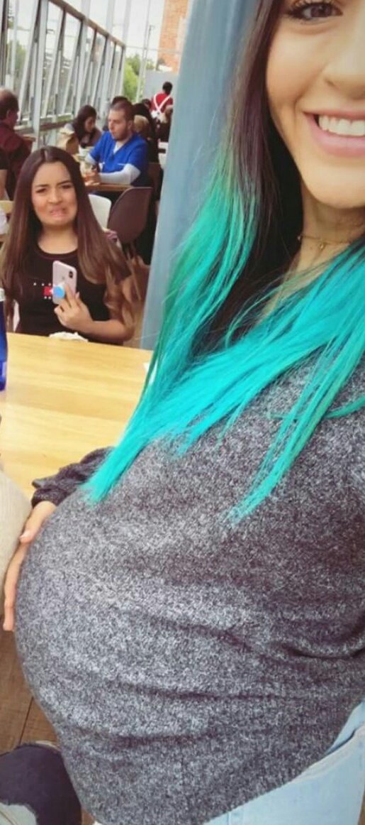 tatiisanchezc's tweet photo. Tú toda feliz 
contándole a tu
amiga que            //  tu amiga
tendrás una 
bendición https://t.co/r4kLr3A2O8