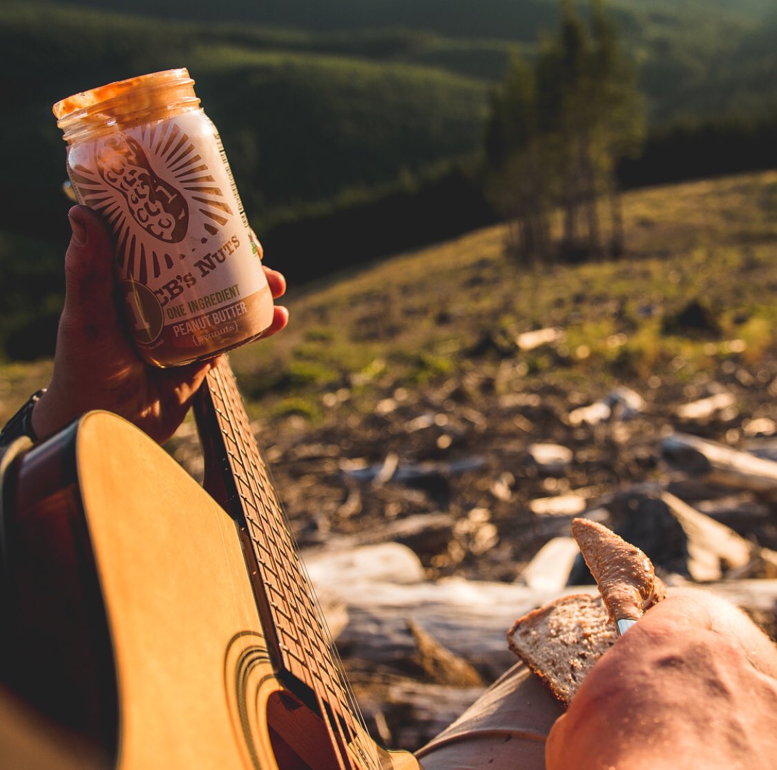 Post-hike sunset sesh with a PB&amp;J in hand. Doesn’t get much better than that👌