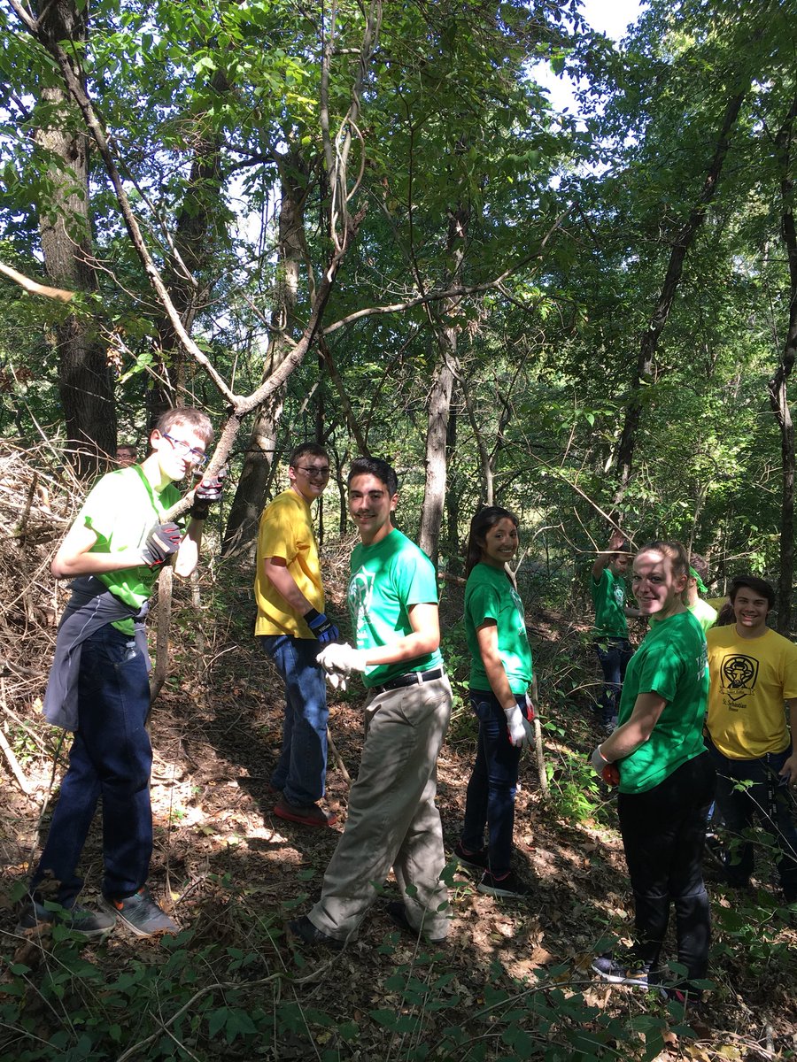 StPatrickHouse's tweet photo. Channeled our inner green thumbs today! #serviceday https://t.co/5uKabWwYje