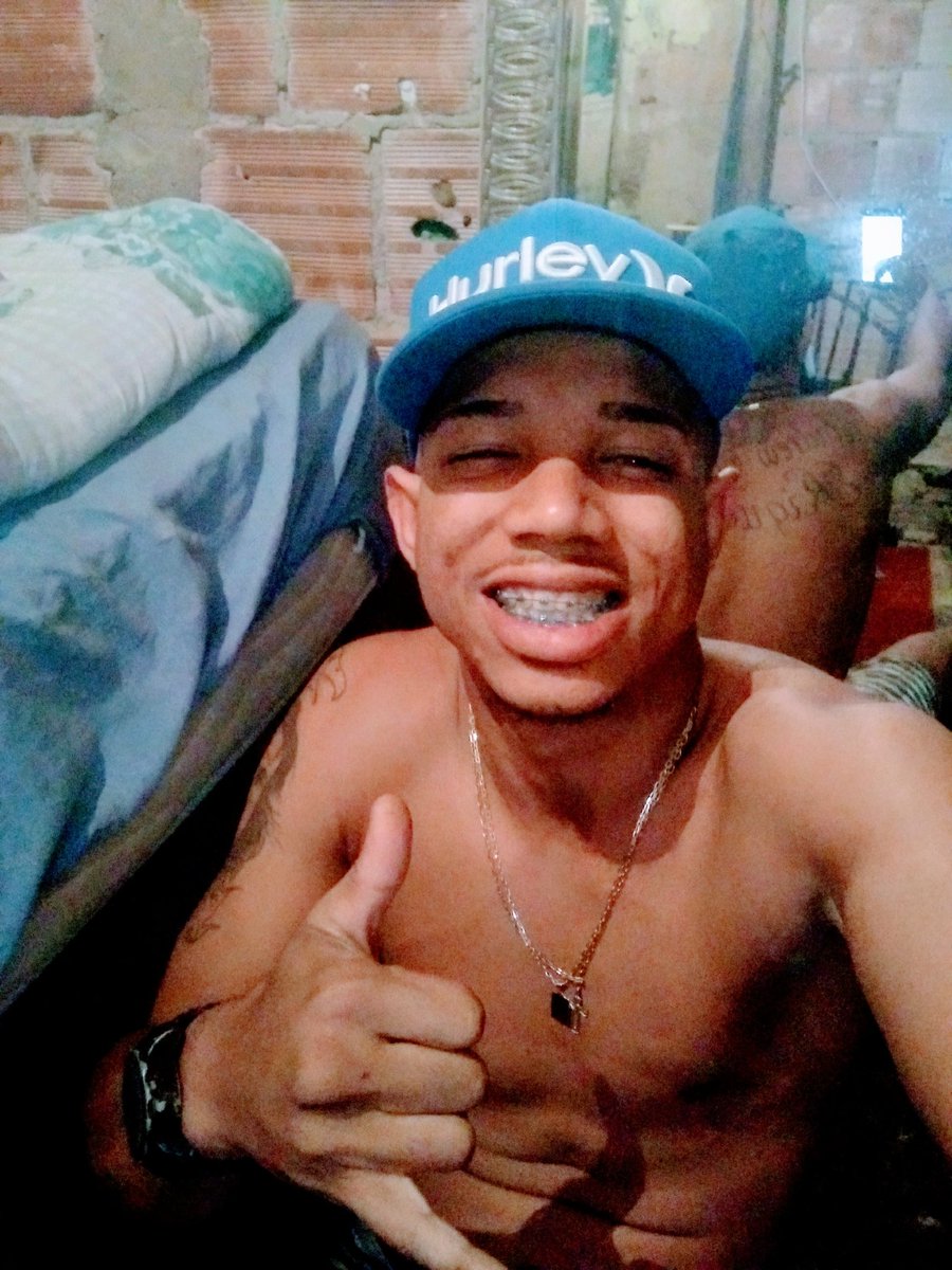 Jackson79849364's tweet photo. A vida e desafio #Brotey😙😂😍👍 https://t.co/NJCZXsU8CK