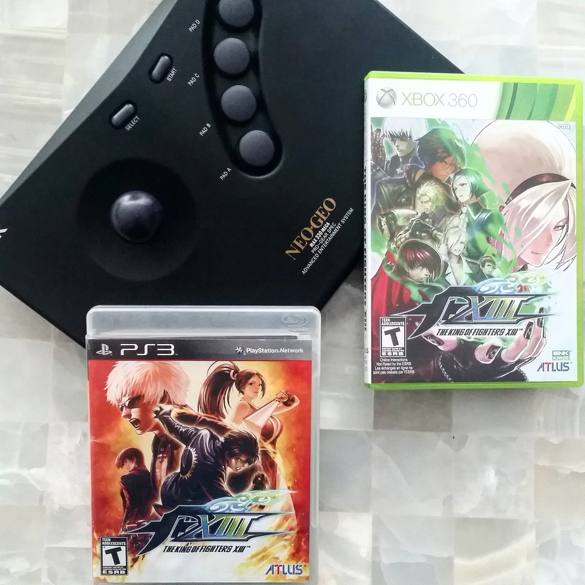 defthead's tweet photo. The King of Fighters XIII para el X360 & PS3. Con un stick Neo Geo AES totalmente random 😆
#thekingoffighters #kofxiii #snk #neogeo #snkplaymore #ps3 #x360 #playstation #xbox #xbox360 #fightinggames #kyo #iori #kula #terry #fightstick #neogeoaes #photooftheday #eolith #tgif https://t.co/oC6pyXppcd