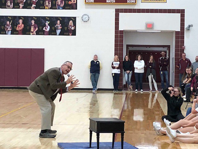 edgeprincipal's tweet image. Thank you to our guest motivational speaker Kerm Foley today getting our football team and fans pumped up for the big GMC game tonight vs the Aces of Hicksville! Great speach! #gobulldogs #edgertonbulldogs #mattfoley #SNL #