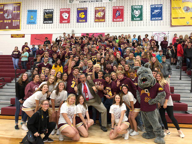 edgeprincipal's tweet image. Thank you to our guest motivational speaker Kerm Foley today getting our football team and fans pumped up for the big GMC game tonight vs the Aces of Hicksville! Great speach! #gobulldogs #edgertonbulldogs #mattfoley #SNL #