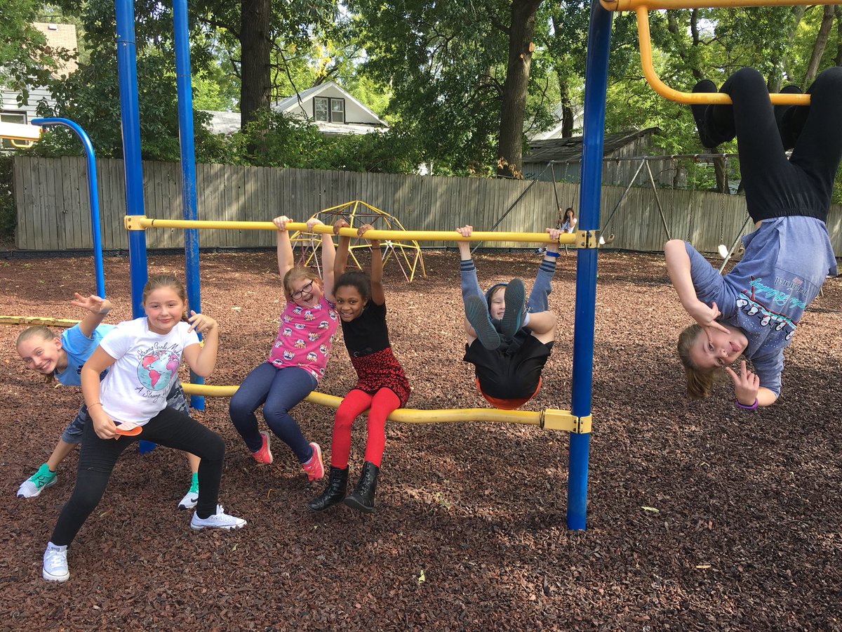 TabiTheTeacher's tweet image. Recess fun on a Friday afternoon! #RWERams #UnitC