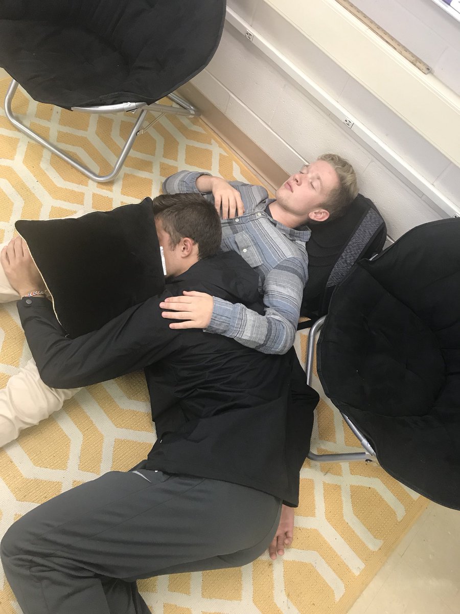 MrsMcLean404's tweet photo. Seniors advocate for nap time😴 #hardworkers #gonnamissthesetwo #snoozeinroom404 https://t.co/XWZqYghG11