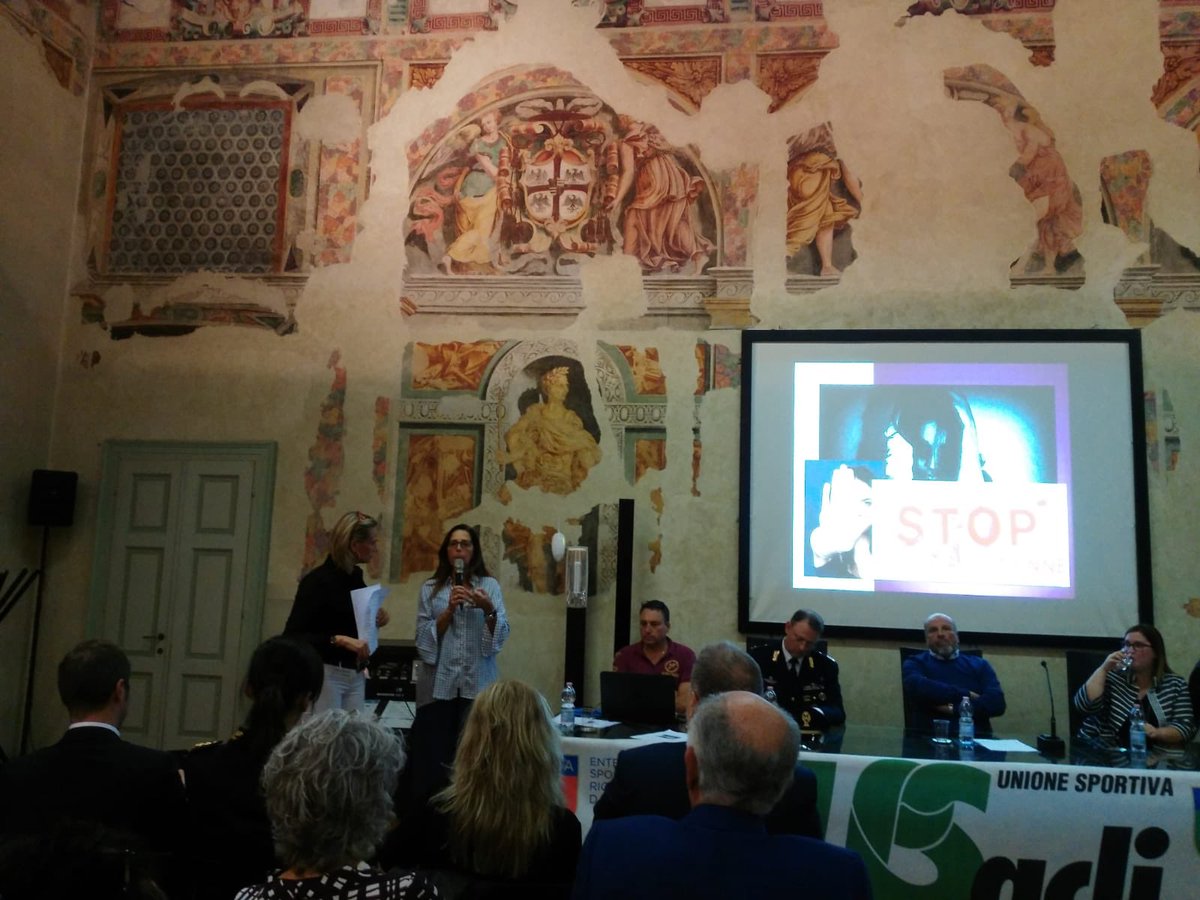 isabellarauti's tweet photo. #Mantova #Presentazione sesta edizione #Corso #Autodifesa #antiAggressione #Istituzioni e forze dell’ordine, mondo sportivo e associazioni, uniti contro la #violenza di #genere. “Giù le mani dalle donne”. @handsoffwomen @annalisabaroni #kravMaga https://t.co/Ru2ilnntVs