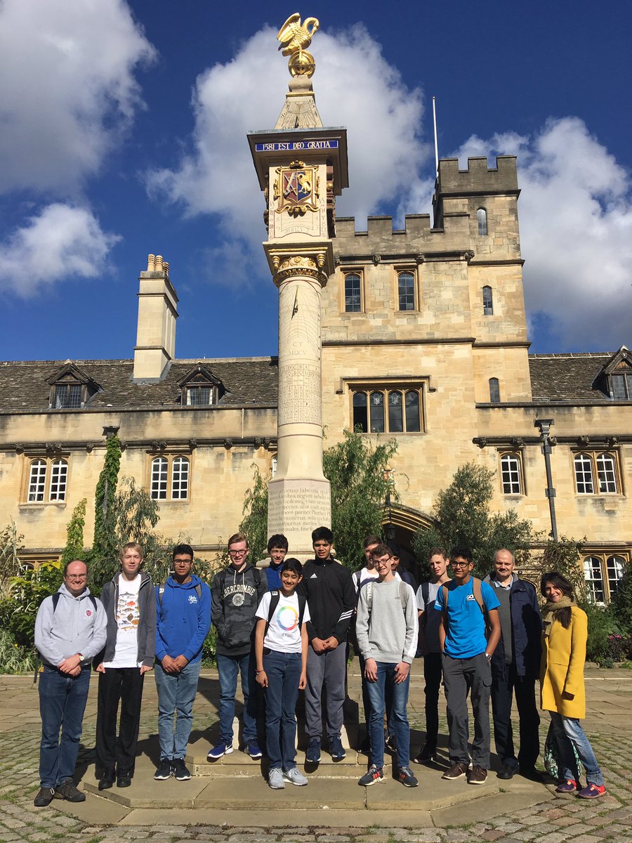 ClassicsLSF's tweet photo. Field Day to Oxford with students with Mr Harper reliving his student days. Gelato and Indian summer. @ClassicsLES #Classics #classicsrules https://t.co/CQpw9aATFy
