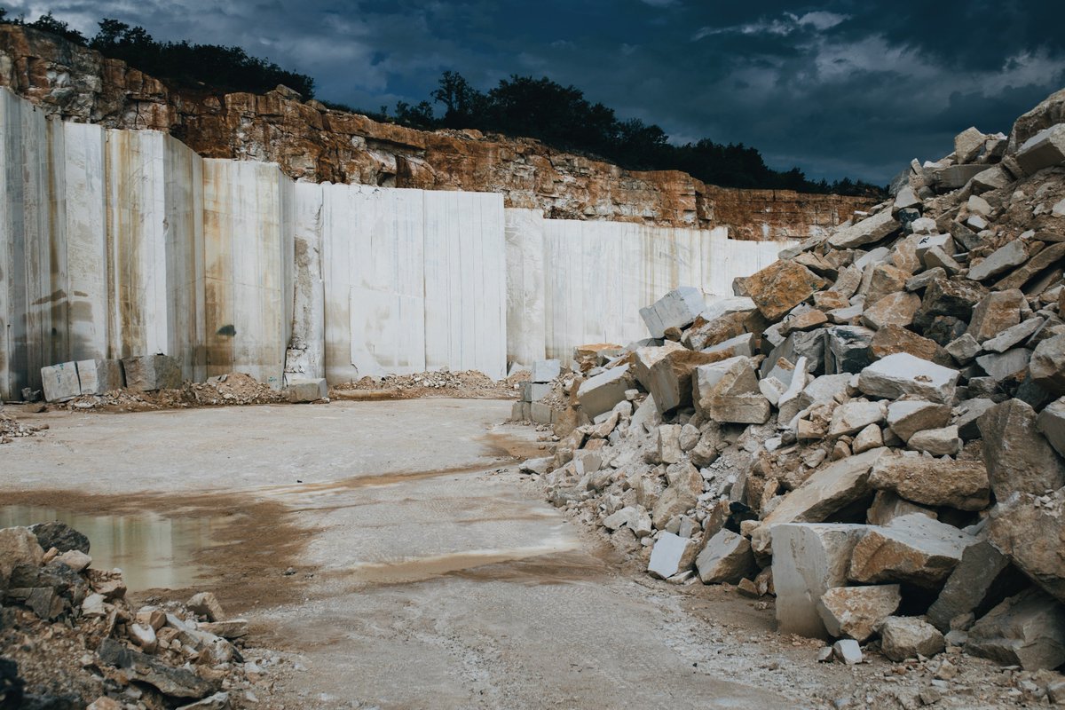 Polycor's tweet image. With the recent acquisition of 4 renowned #frenchlimestone quarries in France, these storied French #limestones are now a pillar of #Polycor's carefully-curated portfolio. Discover all of our quarries here: frenchlimestone.polycor.com #marmomac #marmomac2018