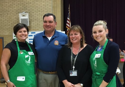 TheCountryTart's tweet photo. There are AWESOME things happening in Maryland to support nutrition ed &amp; #farmtoschool movement. @CarolineCoPS Food Services Dir. Beth Brewster and @MdAgDept Sec. Joe Bartonfelder along with some of my favorite #FSNE #MDSNAPed colleagues @FitGirlsCook #eatlocalMD #MDfarm2school https://t.co/tTcDi18shS