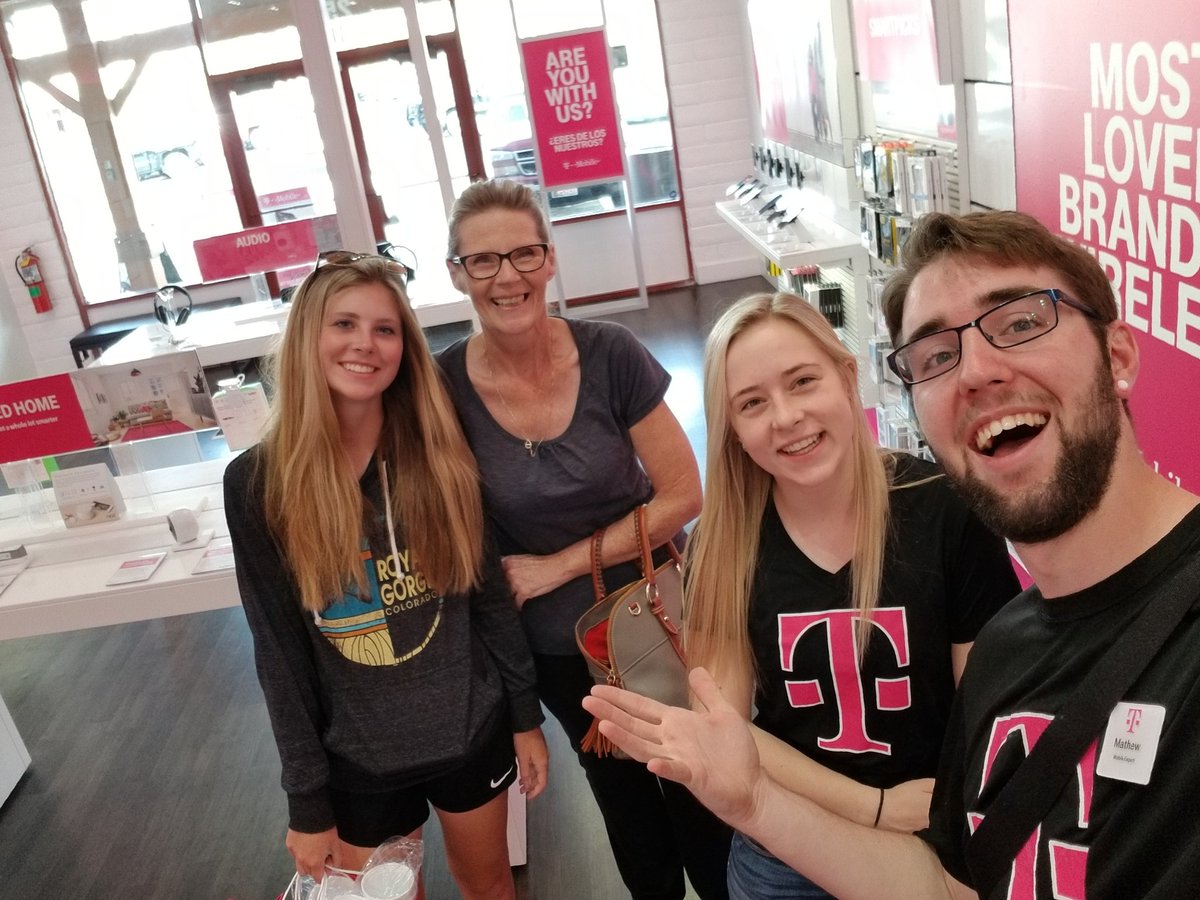 Hacky_Mat's tweet photo. Always awesome when we get to have cool customers with cool conversations and cool music playing in the background. #CustomerObsessed #A30OnUs #PlayingGoodMusic @MGonzal186 @nazarma @anthonyheng82 @hudi_andycap https://t.co/yCeJSCjxtv