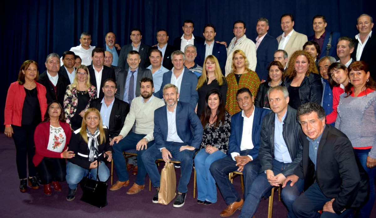 laurmachado's tweet photo. Participando de la reunión de Intendentes y Jefes Comunales de la #CoMuPRO de #Cordoba con el Ministro del Interior @frigeriorogelio. https://t.co/BwasWBxq6W