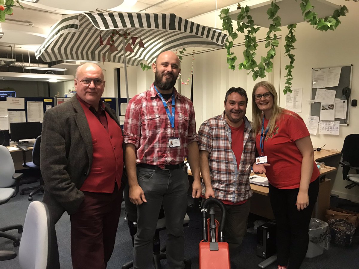 When the night staff come in wearing their red! #wearredforzac <a href="/ZacAttacksBigC/">Zac Attacks Cancer</a> ❤️ of course they also text and so can you “Zach75 £1” to 70070 #amazingteam #warmsmyheart
