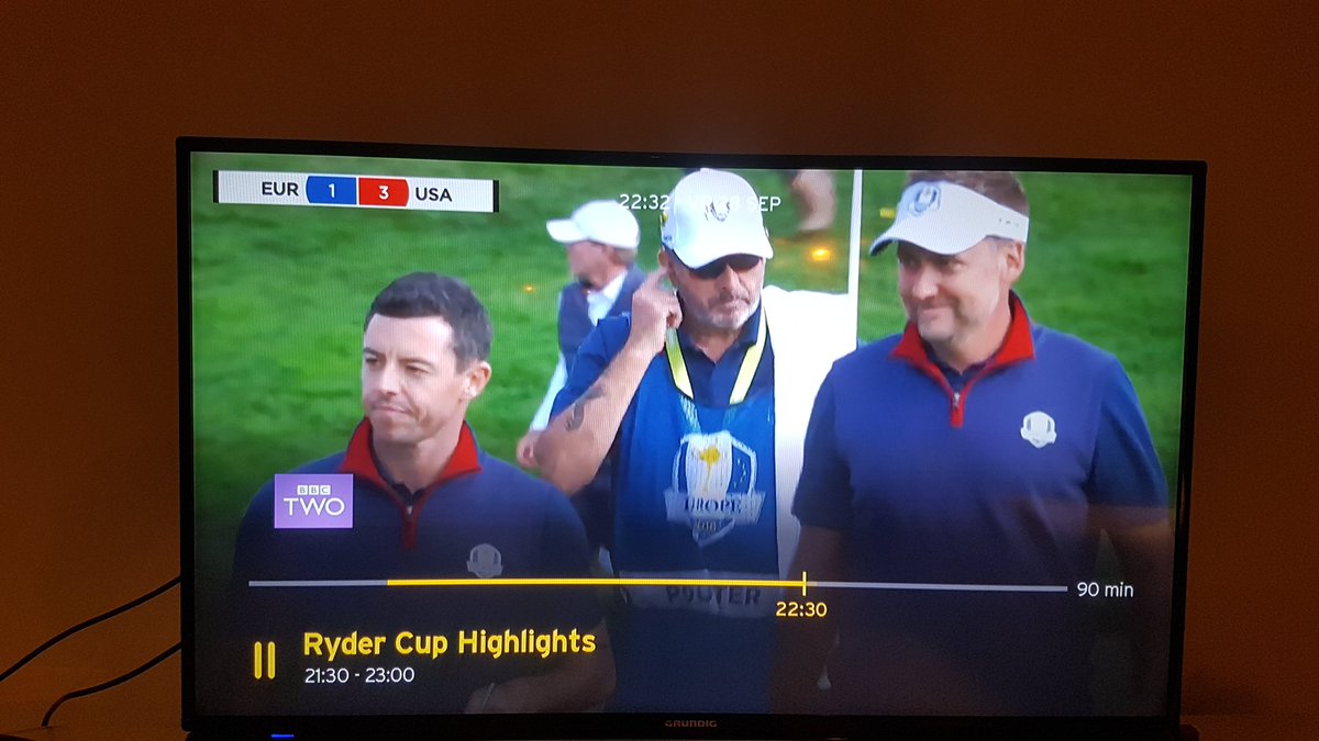 Find someone who looks at you the way <a href="/IanJamesPoulter/">Ian Poulter</a> looks at <a href="/McIlroyRory/">Rory McIlroy</a>... 😍 #RyderCup #TeamEurope #Golf #postmanpoults