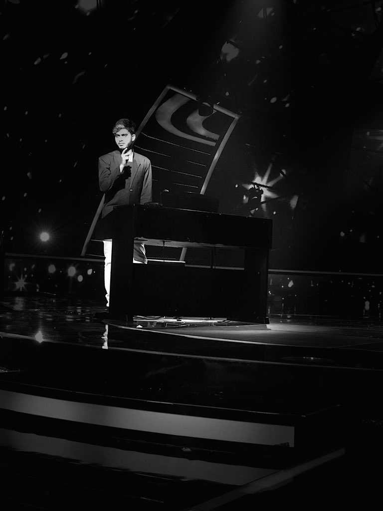 KunalPandit_KP's tweet photo. Has always imagined myself with a piano on stage which happened this week 🙏🏼 #dream #indianidol @SonyTV https://t.co/K2DPs7ddrh